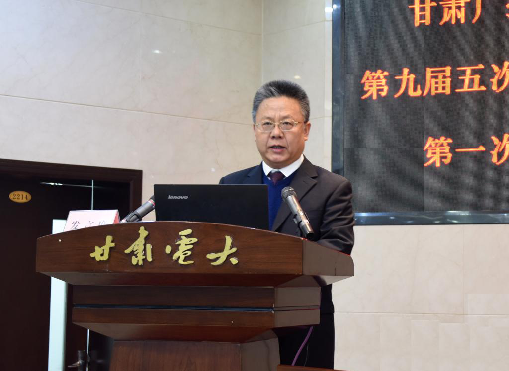 校长王宏宁作学校工作报告